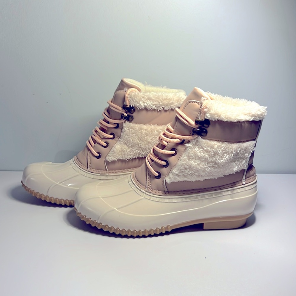 Olivia Miller Jasmine Women's Lace Up Duck Boots Natural Faux Fur Size 9 Cozy